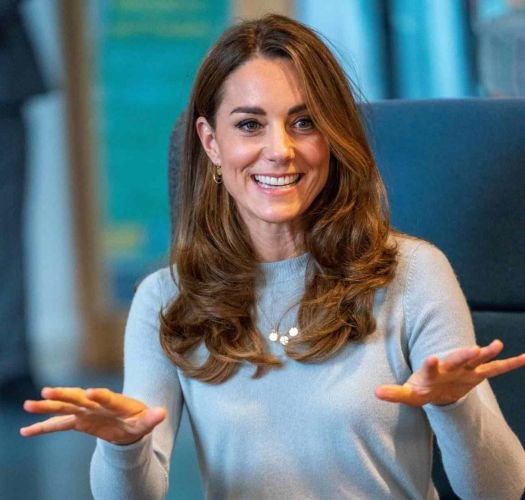 Gold Disc Circle Earrings - Image 5